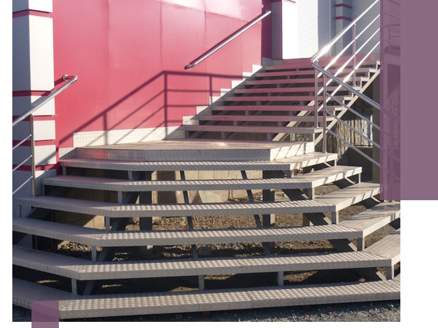 Лестницы для магазина в Сергиеве Посаде — изготовление и монтаж