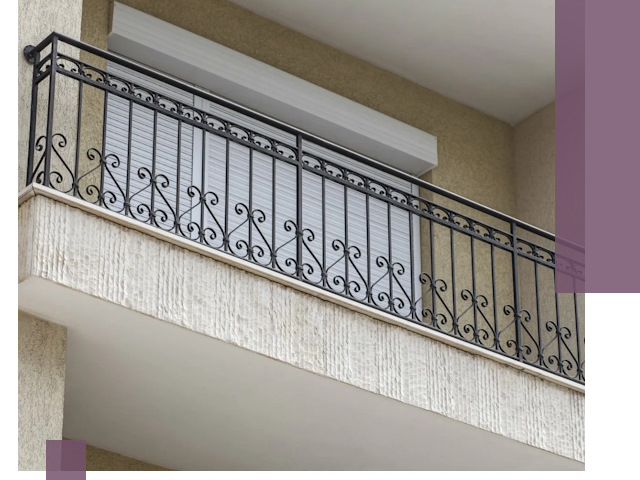 Балконные ограждения из металла и стекла в Сергиеве Посаде для домов