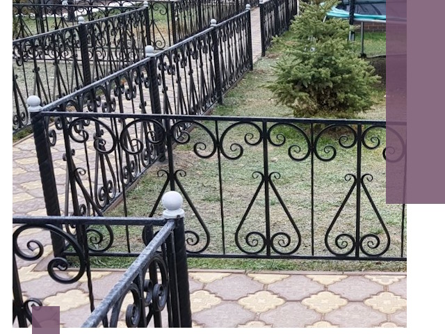 Кованые газонные ограждения под ключ в Сергиеве Посаде